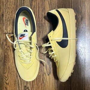 USED Nike Astrograbber size 9 in good condition